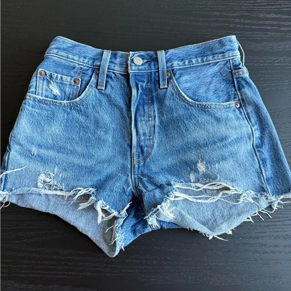 NWOT Levi's Denim Shorts - Picture 2 of 6